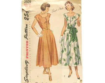 Vintage Dress Pattern, Scalloped Neckline Dress, Shirtwaist Dress with Flared Skirt, Rockabilly Style, Simplicity 2509 / Size 12