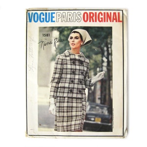 1966 Vintage Vogue Paris Original 1581, Slim Wrap Style Skirt, Suit and Blouse, Nina Ricci Design, That Girl, Vintage Sewing Pattern / UNCUT