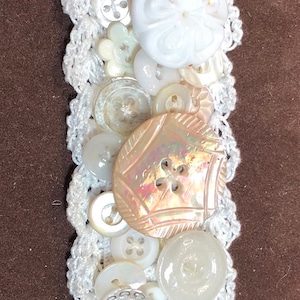 Vintage Button Bracelet..Vintage Crochet Button Bracelet...Vintage Buttons...Button Collector... Crochet Bracelet..Antique Buttons...Jewerly