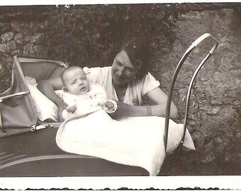 Baby in a stroller vintage french black and white photographie 30s