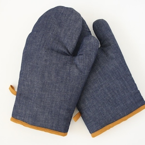 Denim oven gloves image 1