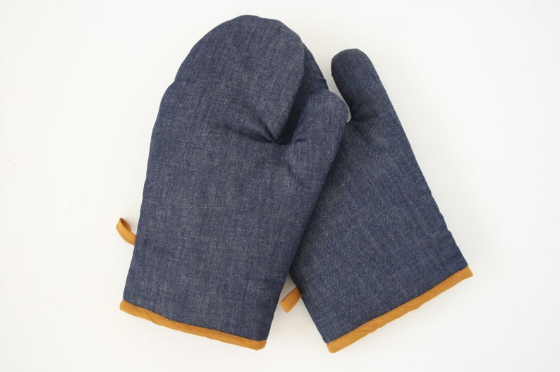 Denim oven gloves image 1