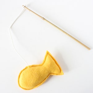 Fishing-rod with cat-nip Yellow