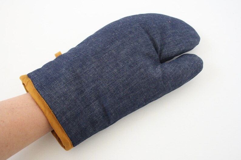 Denim oven gloves image 4