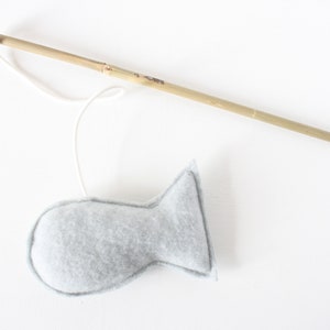 Fishing-rod with cat-nip Gray