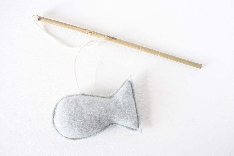 Fishing-rod with cat-nip Gray