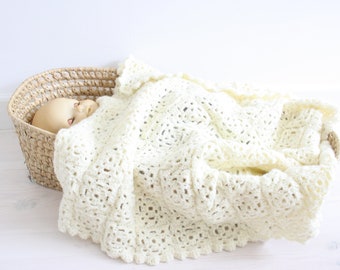 Crochet baby blanket off-white