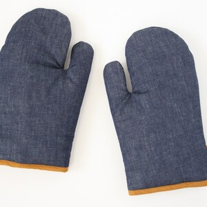 Denim oven gloves image 2