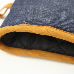 Denim oven gloves image 3