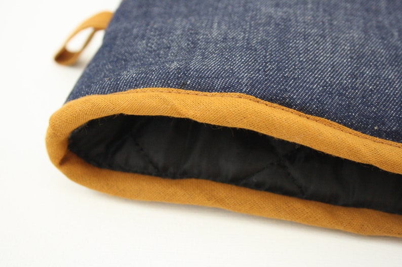 Denim oven gloves image 3