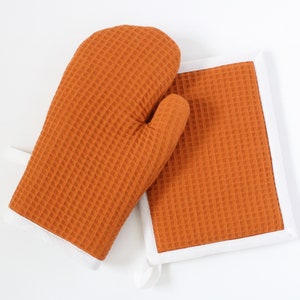 Waffle cloth oven glove orange with pot holder image 1