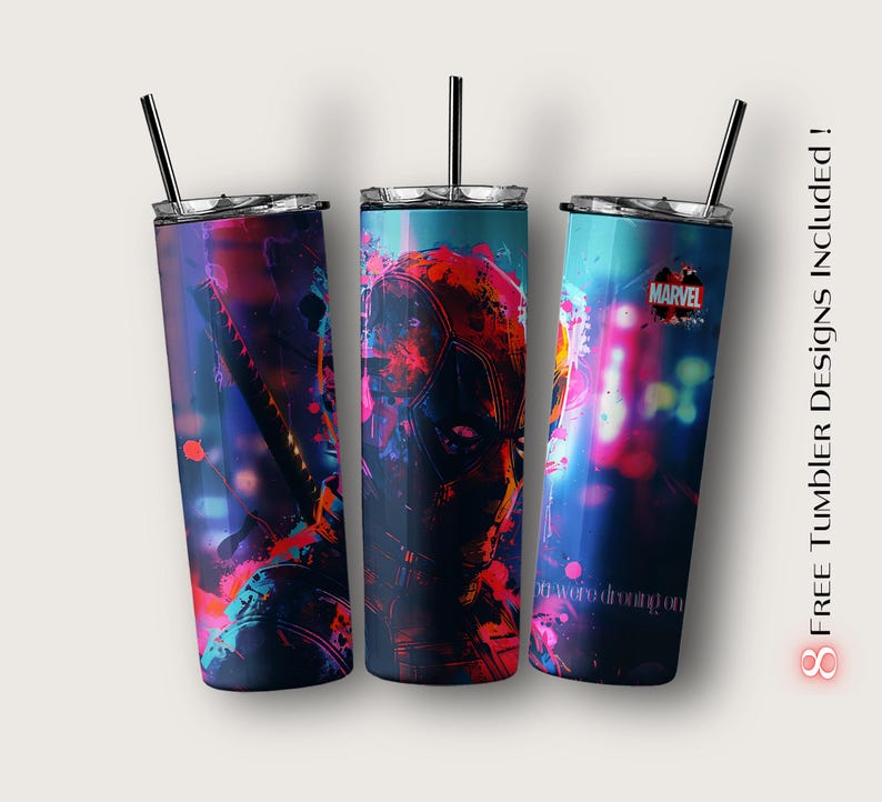 Puede incluir: Tres vasos de acero inoxidable con diferentes dise&ntilde;os. El primer vaso presenta un dise&ntilde;o abstracto colorido con una figura de superh&eacute;roe. El segundo vaso presenta un dise&ntilde;o abstracto colorido con una figura de superh&eacute;roe. El tercer vaso presenta un dise&ntilde;o abstracto colorido con la palabra "MARVEL" en texto blanco.
