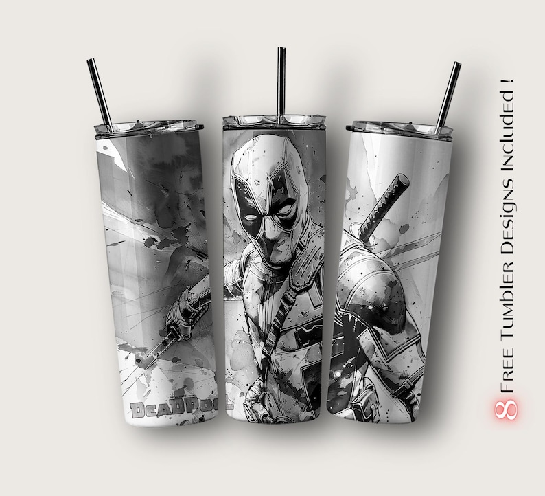 Op de afbeelding: Drie roestvrijstalen bekers met zwarte rietjes. Elke beker heeft een zwart-wit illustratie van Deadpool. Het woord "Deadpool" staat op &eacute;&eacute;n beker gedrukt. De bekers zijn cilindrisch en hebben een zilveren deksel.