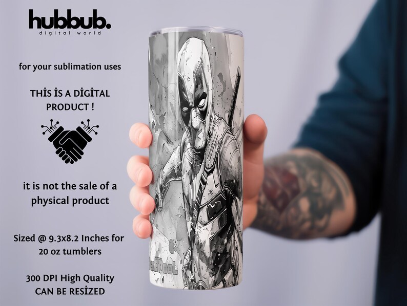 Op de afbeelding: Een cilindrische tumbler met een zwart-wit illustratie van Deadpool. De tumbler wordt door een persoon vastgehouden. De tekst op de tumbler luidt "Deadpool". De tumbler is 23,6 x 20,8 cm groot voor 567 ml tumblers. De tekst "THIS IS A DIGITAL PRODUCT!" is ook aanwezig.