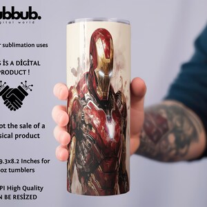 Peut inclure: Un gobelet cylindrique avec une illustration d&eacute;taill&eacute;e d'Iron Man dans son armure rouge et or. Le gobelet mesure 23,6 x 20,8 cm pour des gobelets de 567 ml. L'image comprend &eacute;galement le texte "THIS IS A DIGITAL PRODUCT!" et "300 DPI High Quality CAN BE RESIZED."