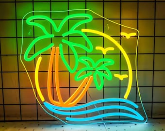 Könnte beinhalten: Neonschild mit einer tropischen Strandszene. Das Design umfasst grüne Palmen, eine gelbe Sonne, blaue Wellen und drei gelbe Vögel. Das Schild ist mit einem hellen Neonlicht umrandet, wodurch eine lebendige und auffällige Anzeige entsteht.