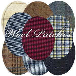 Puede incluir: Surtido de parches de tela de lana en varios colores y patrones, incluyendo marrón, rojo, azul y blanco. Los parches son de forma ovalada y tienen una variedad de texturas. El texto "Wool Patches" está escrito en blanco en el centro de la imagen.