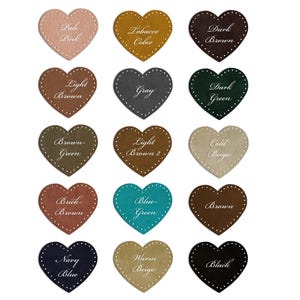 Op de afbeelding: Een verzameling hartvormige stofstalen in diverse kleuren, waaronder lichtroze, tabak, donkerbruin, lichtbruin, grijs, donkergroen, bruin-groen, lichtbruin 2, koud beige, baksteenbruin, blauw-groen, bruin, marineblauw, warm beige en zwart.