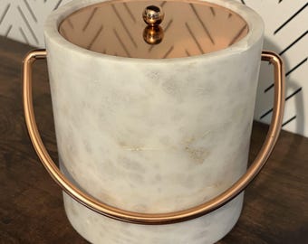 Cubitera de cobre y mármol Williams Sonoma, enfriador de vino, tapa con asa, artículos de bar sólidos.