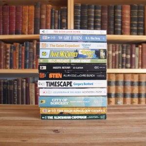 Twelve vintage science fiction and fantasy paperbacks from the 1980s - Free US Shipping