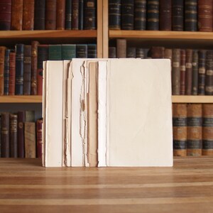 Quinze feuilles vierges de papier ancien récupérées dans des livres détachés, env. 5 x 7 pouces chacun - Livraison gratuite aux États-Unis
