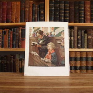 Puede incluir: Una ilustración vintage de un hombre y un niño cantando en una iglesia. El hombre lleva un traje oscuro y un cuello blanco, y el niño lleva una bufanda roja. El texto "The children and they sing" está impreso debajo de la imagen.