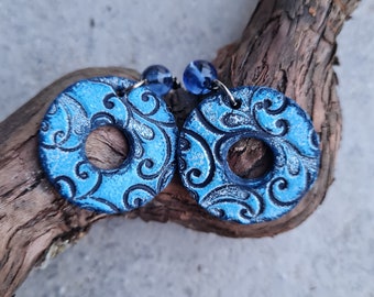 Handgemaakte oorbellen, blauwe oorbellen, ornamentoorbellen, oorbellen van polymeerklei, klein cadeautje, cadeau voor haar, romantische oorbellen, getextureerde oorbellen