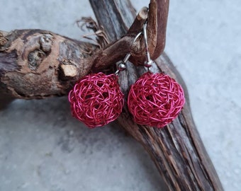 Wire wrapped earrings, ball earrings, fuchsia earrings,wire earrings, gift for her, light earrings, hollow earrings, Ohrringe, orecchini