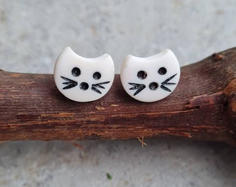 Cat stud earrings, animal lovers gift, White cat Earrings,Kitty earrings, Cat mom gift, cat lovers gift, cute gift, cute small gift