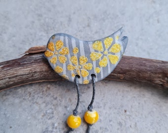 Bird  brooch, gray and yellow brooch,pet brooch,brosche, polymer clay brooch,bird with legs brooch,animal lovers gift, small gift, cute gift