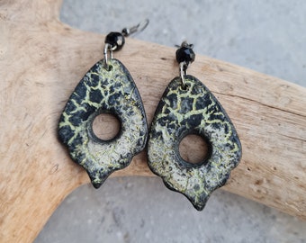 Handmade earrings, crackle earrings, petal earrings, polymer clay earrings, gift for her, black and yellow earrings,ooak earrings