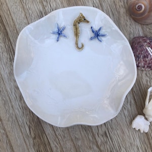 Portaoggetti in porcellana con cavalluccio marino, stella marina, sapone e caramelle a forma libera