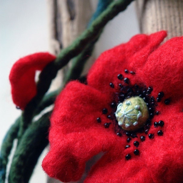 Poppy sing - Collier de fleurs en laine feutrée à la main, ceinture, broche, coquelicot rouge en feutre, accessoire en feutre, ceinture de vigne en feutre