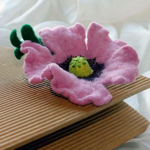 Poppy Flower Brooch Wild poppy sing, Felted Purple Poppy Brooch, Flower Pin, Lilac Poppy image 6