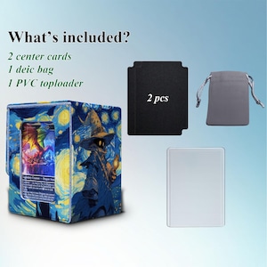Puede incluir: Una caja de almacenamiento de cartas con un dise&ntilde;o de Noche Estrellada, un toploader de PVC, una bolsa gris con cord&oacute;n y dos fundas negras para cartas. La caja presenta una ilustraci&oacute;n de un mago y un drag&oacute;n. El texto dice "What's included?" y enumera los art&iacute;culos incluidos.