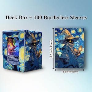 Puede incluir: Caja de barajas y 100 fundas sin bordes. La caja y las fundas presentan un dise&ntilde;o de mago al estilo de "La noche estrellada" de Van Gogh. La caja mide 91 mm de alto y 66 mm de ancho. Las fundas miden 91 mm de alto y 66 mm de ancho.