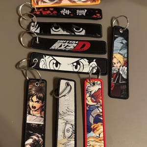 Doppelseitig Gestickter Anime Keychain Tokyo Ghoul, Initial D, Deathnote, Attack on Titan, My hero academia, Bleach, Full Metal Alchemist