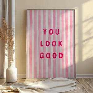 You Look Good Wall Art Print Pink, Minimalistisches Typographie-Poster, Positive Affirmation Dekor, Selbstliebe Geschenk für Badezimmer oder Schlafzimmer Bild 6