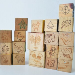vintage wood worn alphabet blocks / Fiddler pig wood block / Snowwhite wood block / childrens decor / building blocks Bild 4
