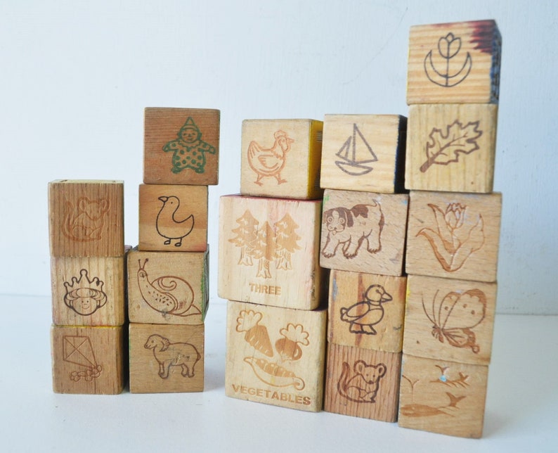 vintage wood worn alphabet blocks / Fiddler pig wood block / Snowwhite wood block / childrens decor / building blocks Bild 4