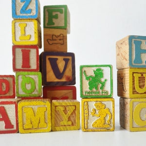 vintage wood worn alphabet blocks / Fiddler pig wood block / Snowwhite wood block / childrens decor / building blocks Bild 5