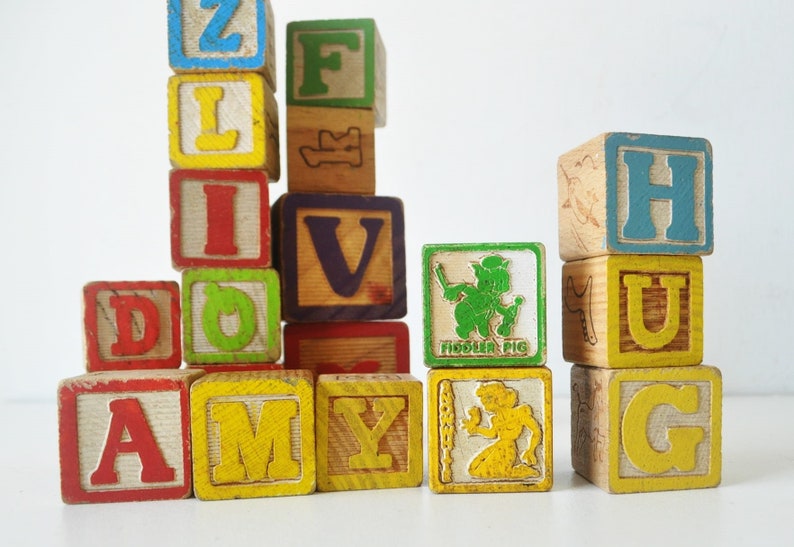 vintage wood worn alphabet blocks / Fiddler pig wood block / Snowwhite wood block / childrens decor / building blocks Bild 5