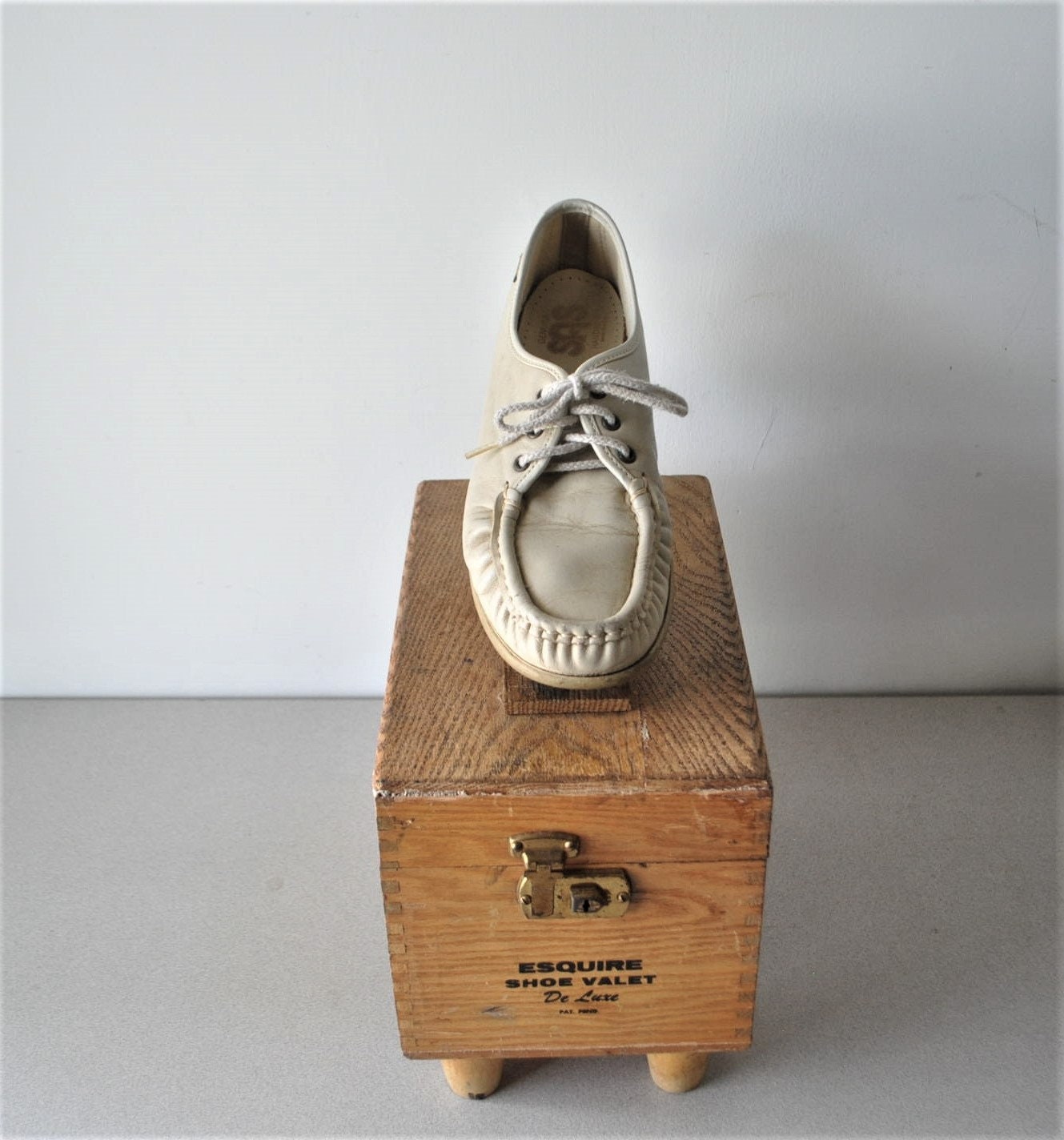 1950s vintage wooden box shoe shine kit ESQUIRE Shoe Valet Etsy