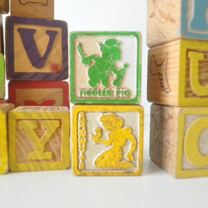 vintage wood worn alphabet blocks / Fiddler pig wood block / Snowwhite wood block / childrens decor / building blocks Bild 6