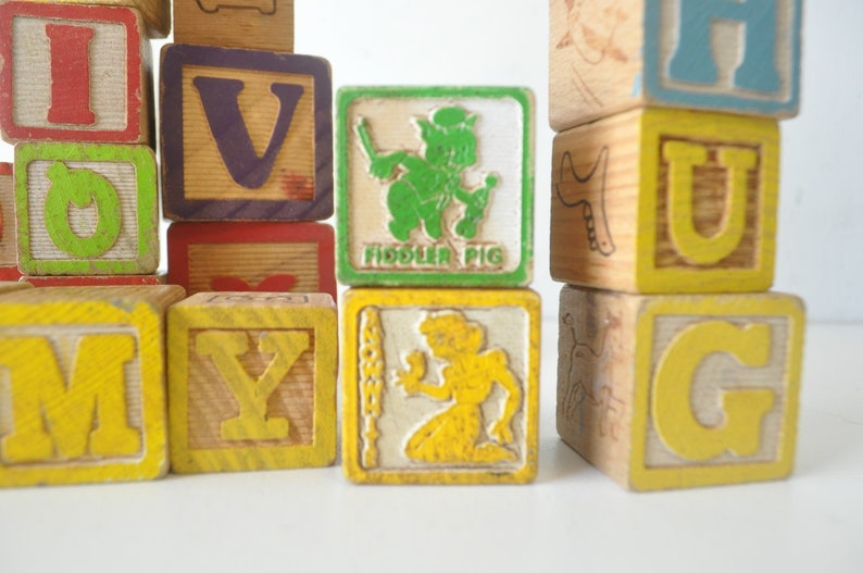 vintage wood worn alphabet blocks / Fiddler pig wood block / Snowwhite wood block / childrens decor / building blocks Bild 6