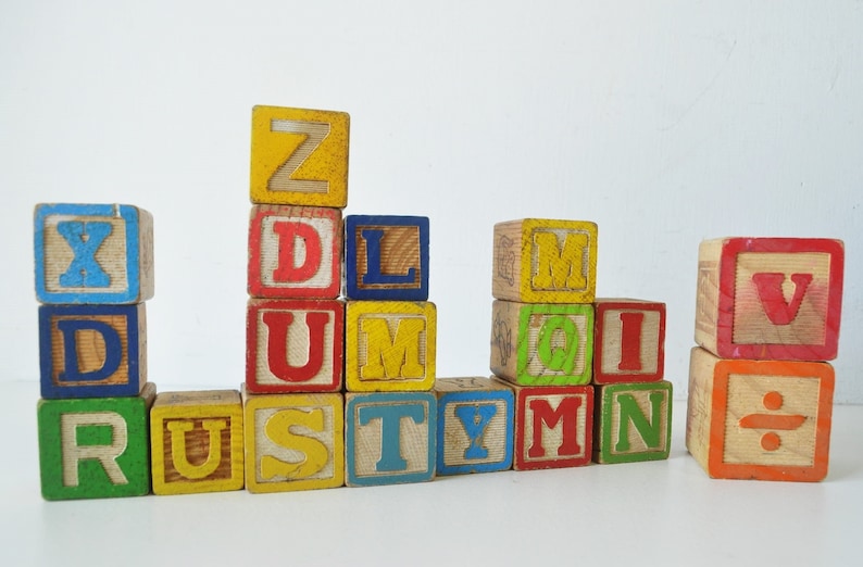 vintage wood worn alphabet blocks / Fiddler pig wood block / Snowwhite wood block / childrens decor / building blocks Bild 3