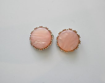 lovely 1950s pink with silver and pink rim clip on earrings / round pink clip on earbobs