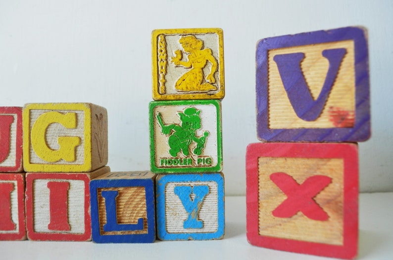 vintage wood worn alphabet blocks / Fiddler pig wood block / Snowwhite wood block / childrens decor / building blocks Bild 2