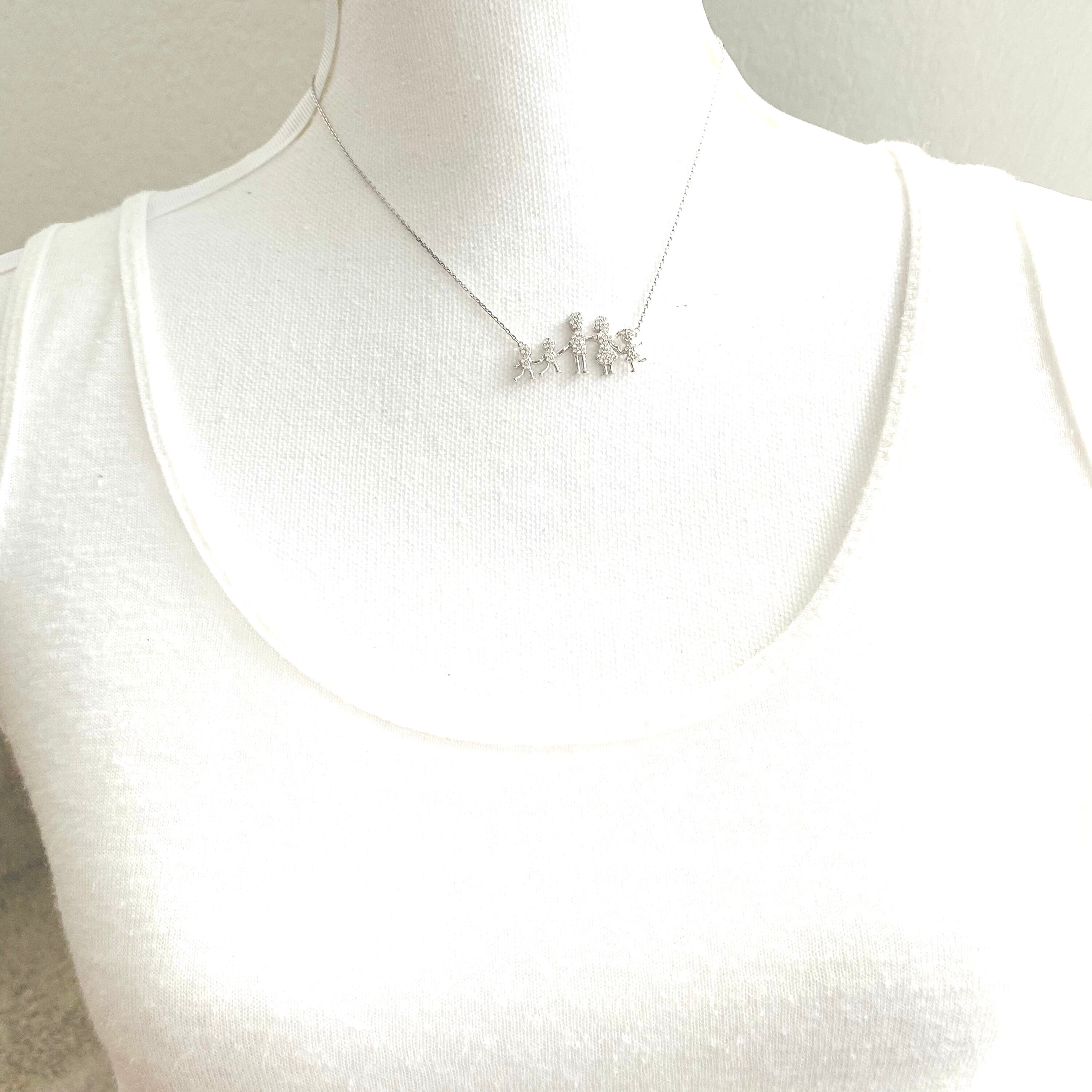 Collana con ciondolo a croce e simbolo dell'infino in argento sterling con zirconia cubica rotonda
