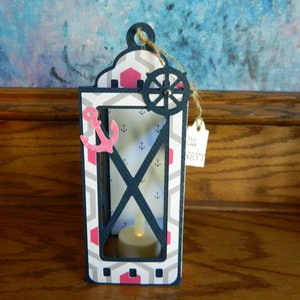 Tarjeta de felicitación hecha a mano / sobre Pop up tarjeta de la caja Linterna con la luz del té EE.UU. NAVY ancla rueda de barco Personalizar en la parte posterior Lady Sailor